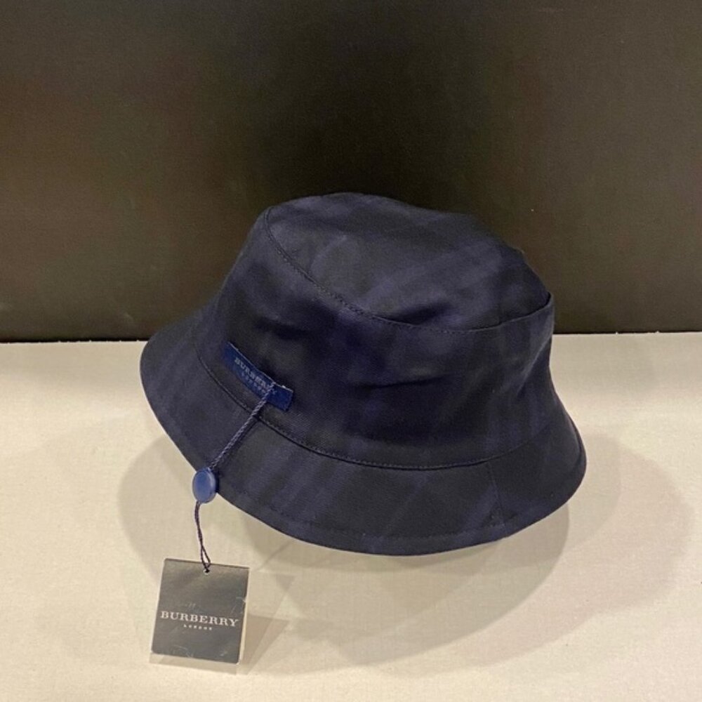 Authentic Burberry London Nova Check Plaid Reversible Bucket Hat Navy Size M NEW